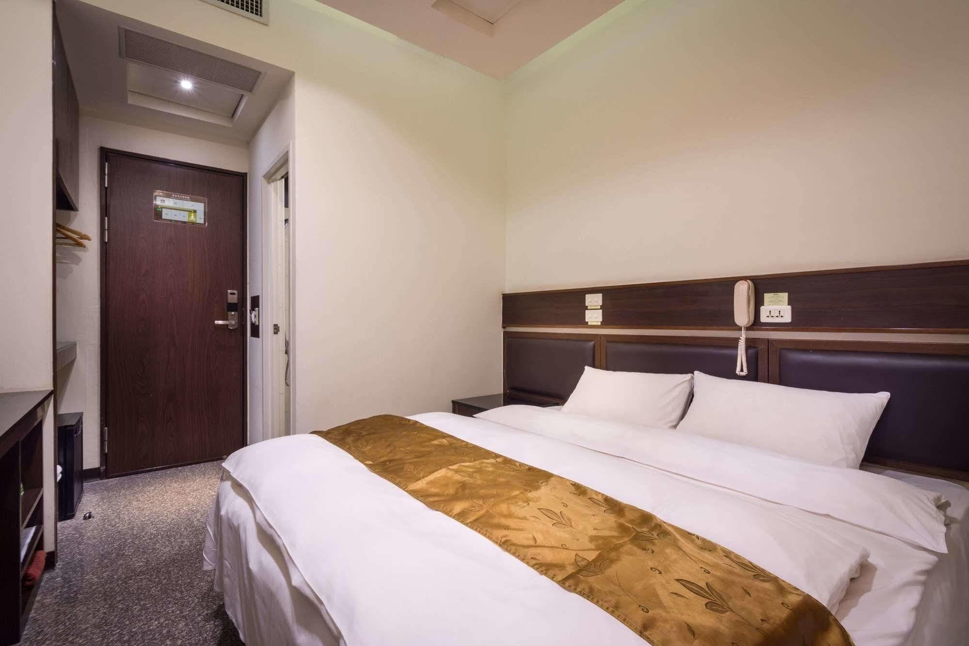 Twinstar Hotel Taichung Eksteriør bilde